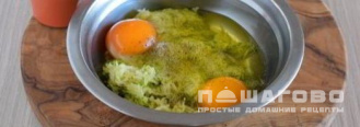 Фото приготовления рецепта: Французский омлет с кабачками - шаг 2