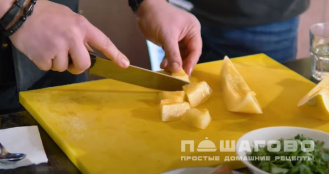 Фото приготовления рецепта: Прошутто с дыней - шаг 1
