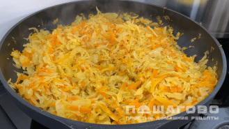 Фото приготовления рецепта: Капустняк по-домашнему - шаг 2