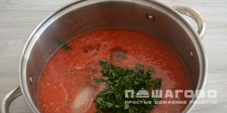 Фото приготовления рецепта: Салат из баклажанов с помидорами (на зиму) - шаг 5