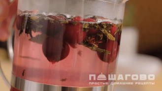 Фото приготовления рецепта: Чай с ягодами - шаг 3