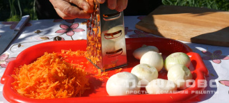 Фото приготовления рецепта: Бигус из свежей капусты с мясом в казане - шаг 3