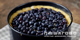 Фото приготовления рецепта: Чизкейк с голубикой - шаг 11