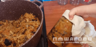 Фото приготовления рецепта: Грибная солянка на зиму - шаг 6