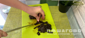 Фото приготовления рецепта: Бефстроганов из говяжьей печени - шаг 2