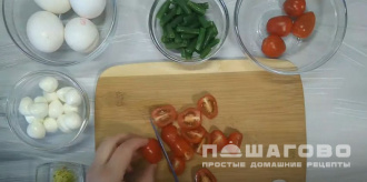 Фото приготовления рецепта: Яичница с моцареллой - шаг 2