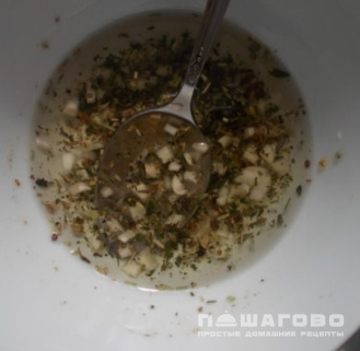 Фото приготовления рецепта: Праздничный винегрет с картофельными чипсами - шаг 2