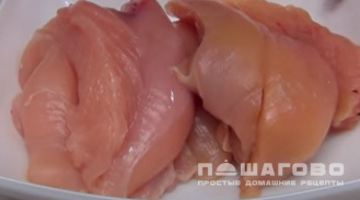 Фото приготовления рецепта: Куриные наггетсы в картофельных чипсах, запеченные в духовке - шаг 1