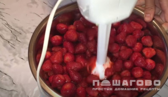 Фото приготовления рецепта: Клубничный джем - шаг 2