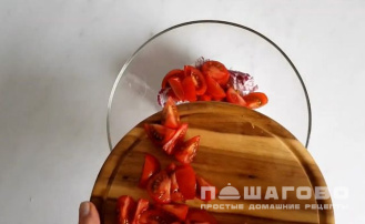Фото приготовления рецепта: Не греческий салат - шаг 2