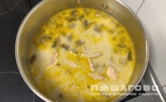 Фото приготовления рецепта: Грибной суп с мясом - шаг 4