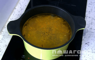 Фото приготовления рецепта: Молочный суп с красной рыбой и картофелем - шаг 2