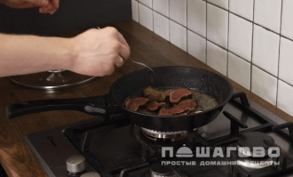Фото приготовления рецепта: Мясные медальоны - шаг 3