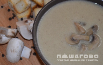Фото приготовления рецепта: Сливочный крем-суп из шампиньонов и картофеля - шаг 5
