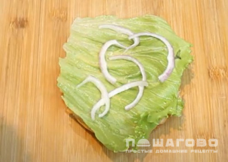 Фото приготовления рецепта: Домашние бургеры с куриной котлетой - шаг 7