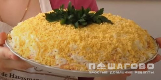 Фото приготовления рецепта: Салат Мимоза с тунцом и яблоком - шаг 10