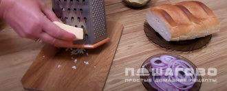 Фото приготовления рецепта: Бутерброды с килькой в томатном соусе и яйцом - шаг 4