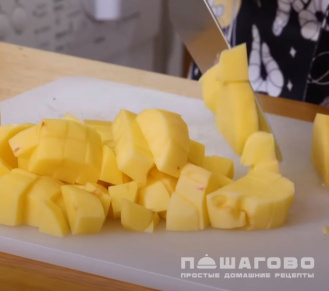 Фото приготовления рецепта: Рыбный суп из консервов сайры - шаг 1