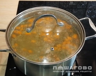 Фото приготовления рецепта: Уха из свежей речной рыбы - шаг 4