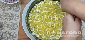 Фото приготовления рецепта: Селедка под шубой с розами - шаг 6