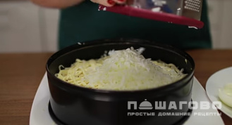 Фото приготовления рецепта: Норвежский салат с семгой - шаг 11
