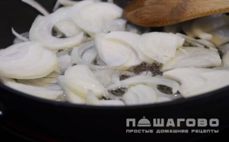 Фото приготовления рецепта: Корейский салат из картофеля с мясом (камди ча) - шаг 2