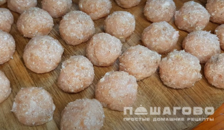 Фото приготовления рецепта: Суп с фрикадельками для ребенка - шаг 2
