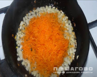 Фото приготовления рецепта: Суп с яйцами и картошкой - шаг 2