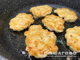 Фото приготовления рецепта: Котлеты Нежность из куриного филе рубленые - шаг 3