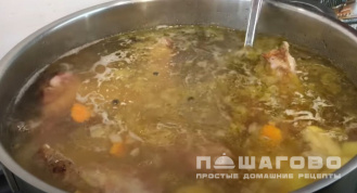 Фото приготовления рецепта: Суп с фасолью с копченостями - шаг 7