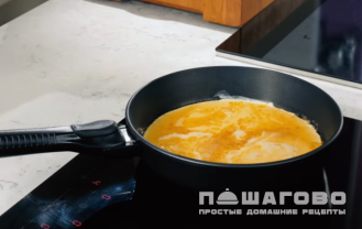 Фото приготовления рецепта: Омлет столовский - шаг 2