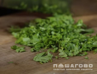 Фото приготовления рецепта: Соус из авокадо с чесноком к мясу и птице - шаг 5