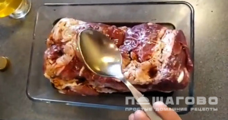 Фото приготовления рецепта: Буженина в медовом маринаде - шаг 3