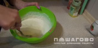 Фото приготовления рецепта: Постные вегетарианские блины на кефире без яиц - шаг 2