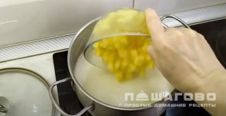 Фото приготовления рецепта: Суп из кабачков с плавленным сыром - шаг 9