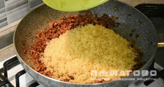 Фото приготовления рецепта: Фарш мясной с рисом - шаг 5