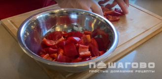 Фото приготовления рецепта: Курица в кисло-сладком соусе со сладким перцем и ананасами - шаг 3