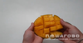 Фото приготовления рецепта: Смузи из манго - шаг 2