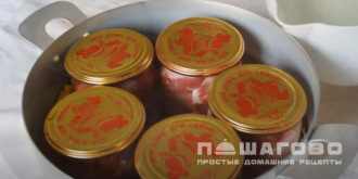 Фото приготовления рецепта: Тушенка из свиных ножек - шаг 7