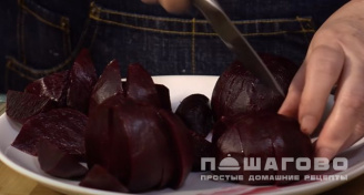 Фото приготовления рецепта: Пхали из свеклы с орехами - шаг 3