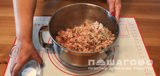 Фото приготовления рецепта: Котлеты с яйцом внутри - шаг 2