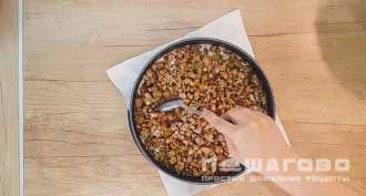Фото приготовления рецепта: Заливной пирог на кефире с сыром - шаг 8