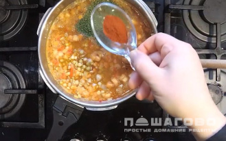 Фото приготовления рецепта: Суп из чечевицы зеленой вегетарианский - шаг 5