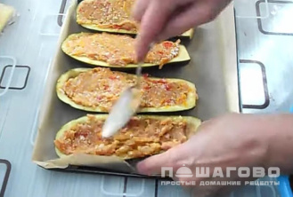 Фото приготовления рецепта: Баклажаны, фаршированные мясом, в духовке - шаг 15