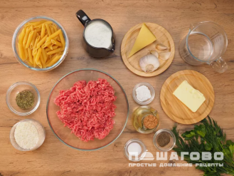 Фото приготовления рецепта: Тефтели в сливках с макаронами - шаг 1