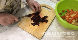 Фото приготовления рецепта: Закусочный винегрет - шаг 2