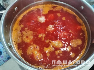 Фото приготовления рецепта: Свекольник с фрикадельками - шаг 6