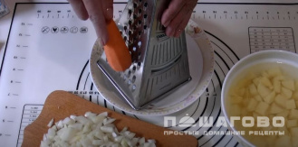 Фото приготовления рецепта: Грибной суп из шампиньонов с плавленным сыром - шаг 2