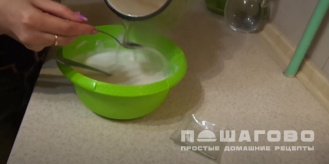 Фото приготовления рецепта: Постные вегетарианские блины на кефире без яиц - шаг 4