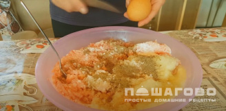 Фото приготовления рецепта: Деревенские котлеты из кролика с пряными травами и пармезаном - шаг 6